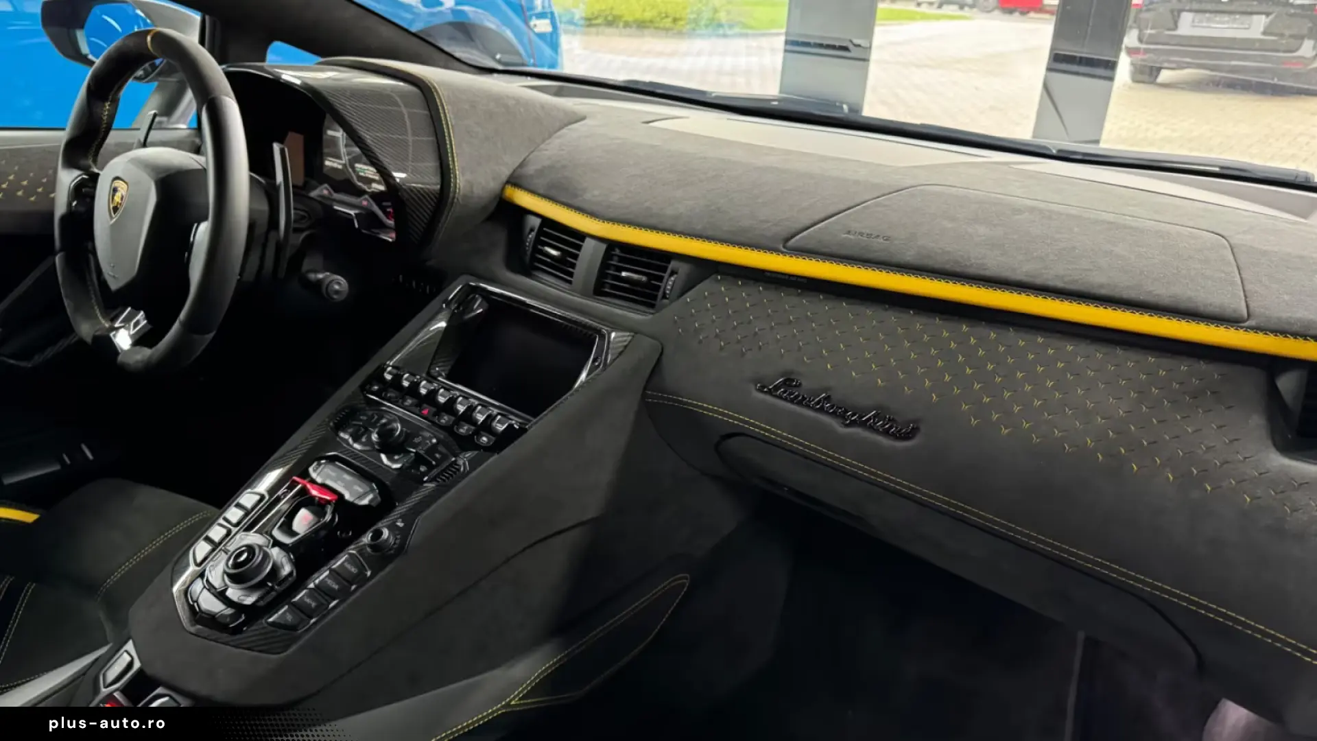 Lamborghini Aventador Ultimae Roadster 1 of 250- Full carbon