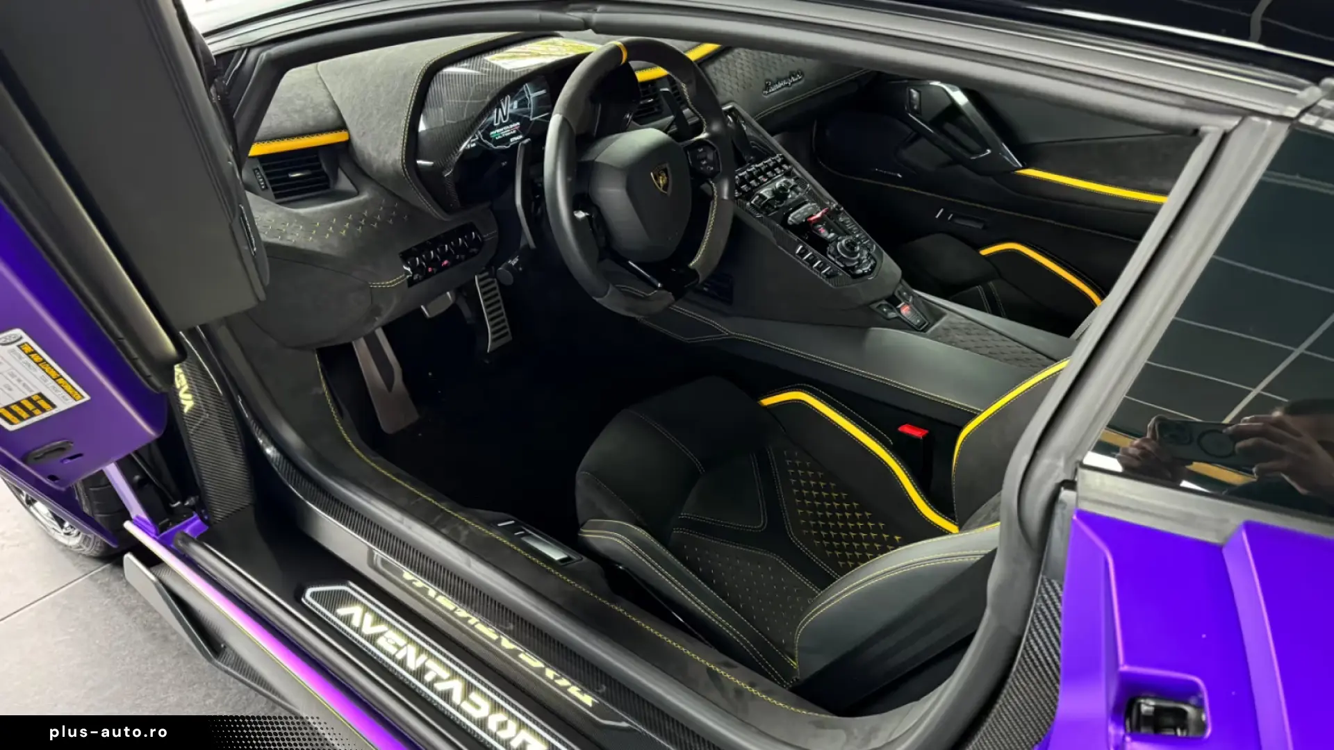 Lamborghini Aventador Ultimae Roadster 1 of 250- Full carbon