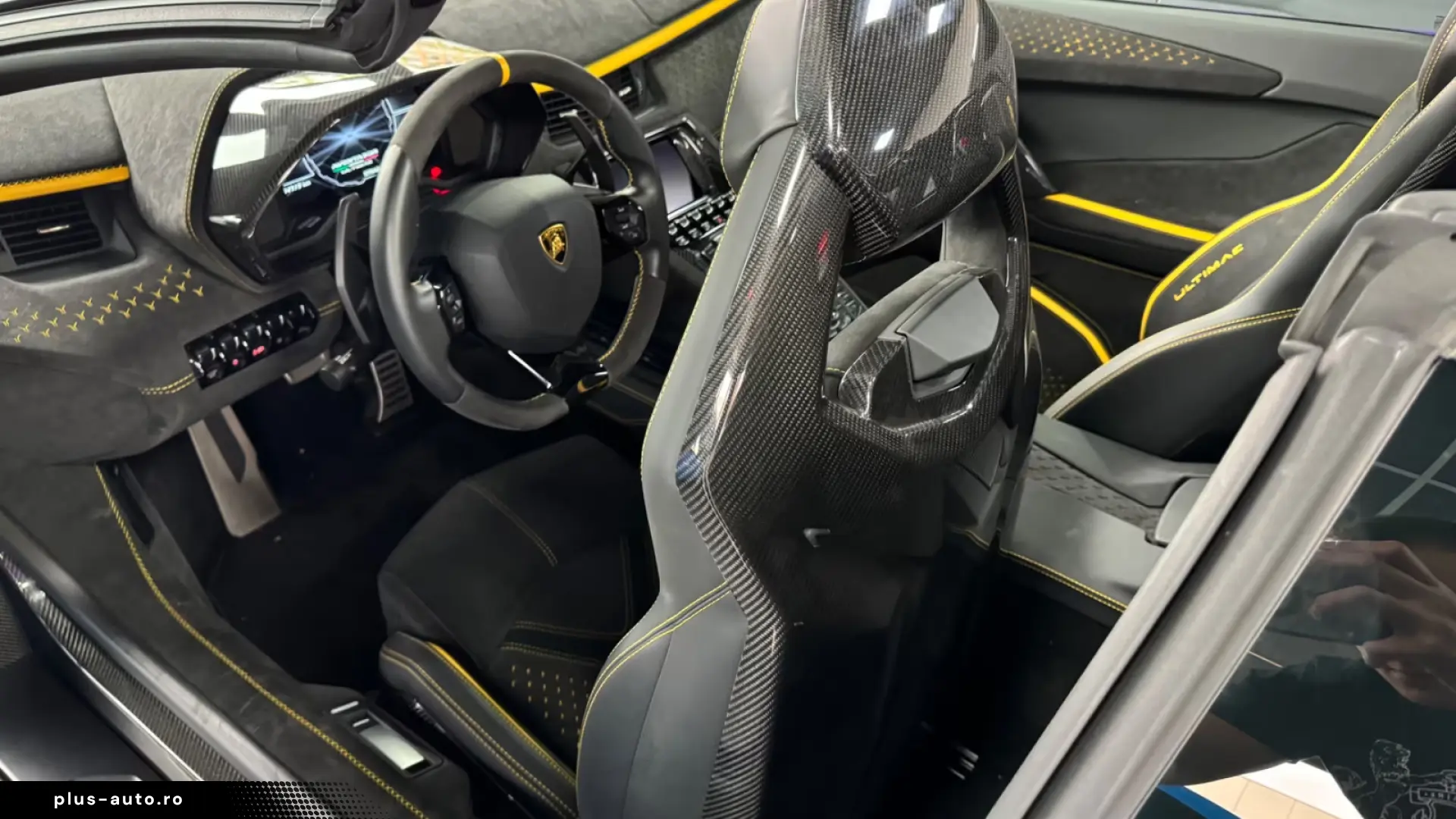 Lamborghini Aventador Ultimae Roadster 1 of 250- Full carbon