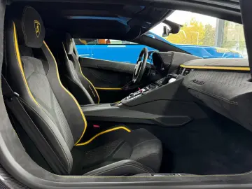 Lamborghini Aventador Ultimae Roadster 1 of 250- Full carbon