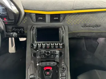 Lamborghini Aventador Ultimae Roadster 1 of 250- Full carbon