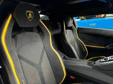 Lamborghini Aventador Ultimae Roadster 1 of 250- Full carbon