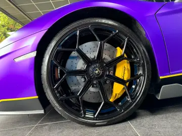 Lamborghini Aventador Ultimae Roadster 1 of 250- Full carbon