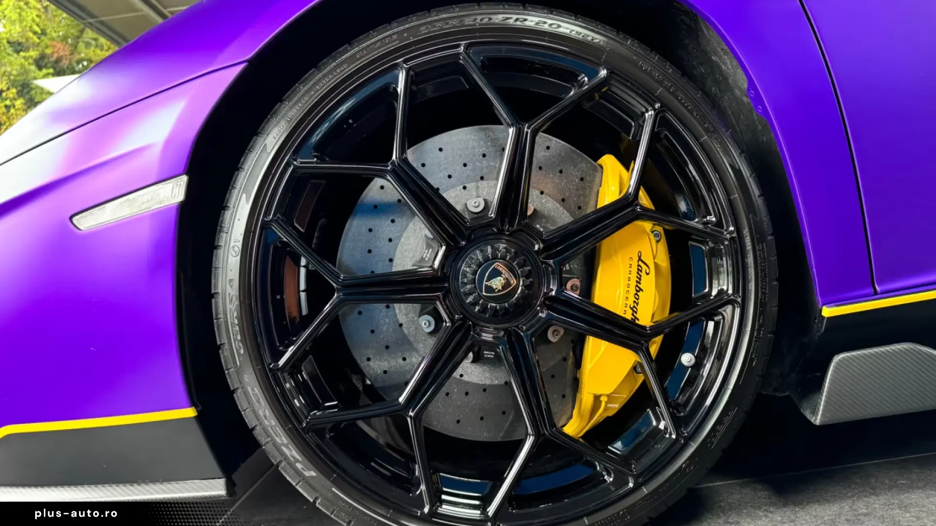 Lamborghini Aventador Ultimae Roadster 1 of 250- Full carbon