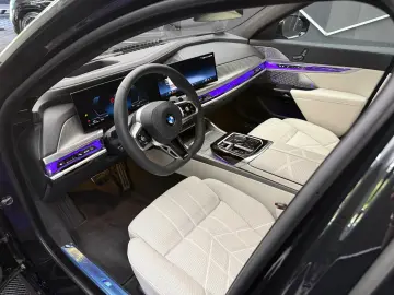 BMW 740 d MSport Pro Pack- B&W- SkyLounge- Pano- TV