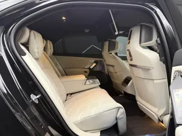 BMW 740 d MSport Pro Pack- B&W- SkyLounge- Pano- TV