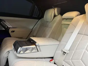 BMW 740 d MSport Pro Pack- B&W- SkyLounge- Pano- TV