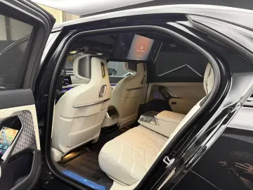 BMW 740 d MSport Pro Pack- B&W- SkyLounge- Pano- TV