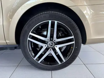 MERCEDES-BENZ V 300 d 4MATIC AVANTGARDE L PANO SITZL…