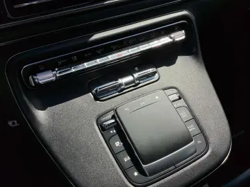 MERCEDES-BENZ V 300 d AVANTGARDE 4M lang AMG AIRMATIC