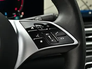 MERCEDES-BENZ V 300 d 4MATIC AVANTGARDE AMG Lang AHK…