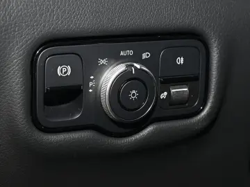 MERCEDES-BENZ V 300 d 4MATIC AVANTGARDE AMG Lang AHK…