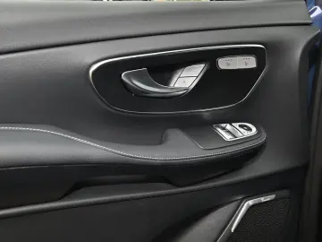 MERCEDES-BENZ V 300 d 4MATIC AVANTGARDE AMG Lang AHK…