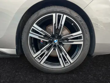 BMW 750e xDrive Inkl. € 1.190 Zubehörbonus 1 99%  M