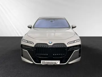 BMW 750e xDrive Inkl. € 1.190 Zubehörbonus 1 99%  M