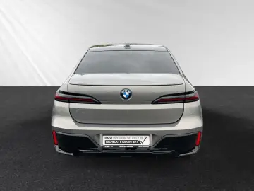 BMW 750e xDrive Inkl. € 1.190 Zubehörbonus 1 99%  M