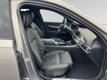 BMW 750e xDrive Inkl. € 1.190 Zubehörbonus 1 99%  M