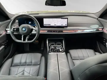 BMW 750e xDrive Inkl. € 1.190 Zubehörbonus 1 99%  M