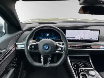 BMW 750e xDrive Inkl. € 1.190 Zubehörbonus 1 99%  M