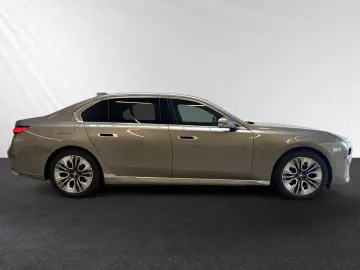 BMW 750e xDrive Inkl. € 1.190 Zubehörbonus Autobahna
