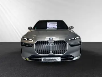 BMW 750e xDrive Inkl. € 1.190 Zubehörbonus Autobahna