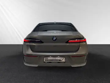 BMW 750e xDrive Inkl. € 1.190 Zubehörbonus Autobahna
