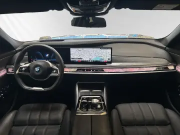 BMW 750e xDrive Inkl. € 1.190 Zubehörbonus Autobahna