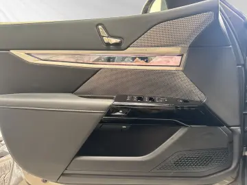 BMW 750e xDrive Inkl. € 1.190 Zubehörbonus Autobahna
