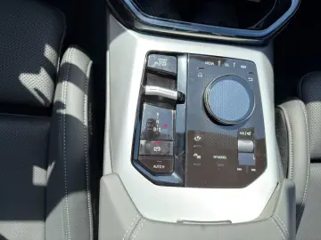 BMW X3 M50 AT Panorama Klimaaut. AHK Memory vorn