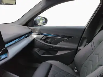 BMW 530e Lim M SPORT AdLED Pano 360  HUD H K St Go
