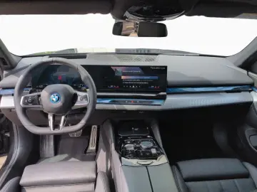 BMW 530e Lim M SPORT AdLED Pano 360  HUD H K St Go