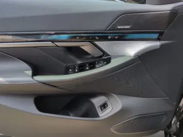 BMW 530e Lim M SPORT AdLED Pano 360  HUD H K St Go