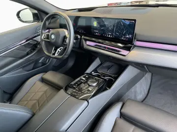 BMW 530e Lim M SPORT AdLED Pano 360  HUD H K St Go