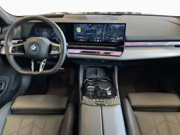 BMW 530e Lim M SPORT AdLED Pano 360  HUD H K St Go
