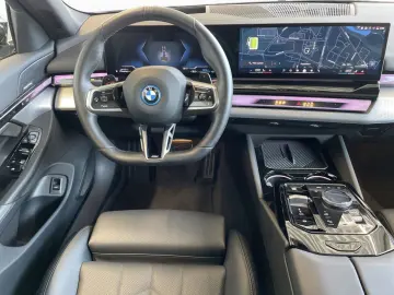 BMW 530e Lim M SPORT AdLED Pano 360  HUD H K St Go