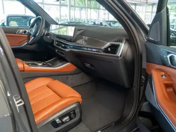 BMW X550e M Pano AHK Luft Carbon Inno UPE  131.290 €