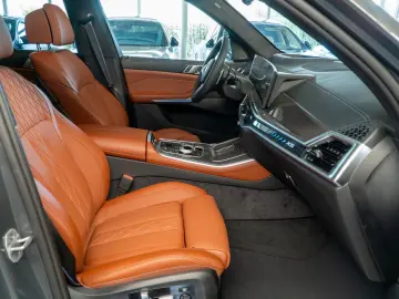 BMW X550e M Pano AHK Luft Carbon Inno UPE  131.290 €