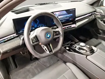 BMW 550e xDrive M Sport Carbon