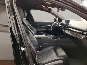 BMW 550e xDrive M Sport Carbon