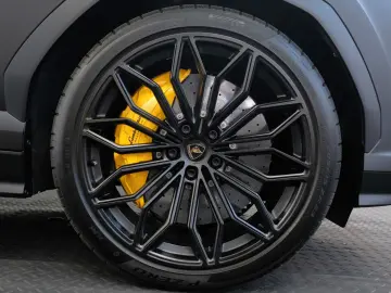 LAMBORGHINI Urus SE AD PERSONAM MATT B&O PANO STYLE 23`ZOLL