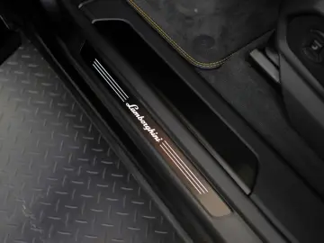 LAMBORGHINI Urus SE AD PERSONAM MATT B&O PANO STYLE 23`ZOLL