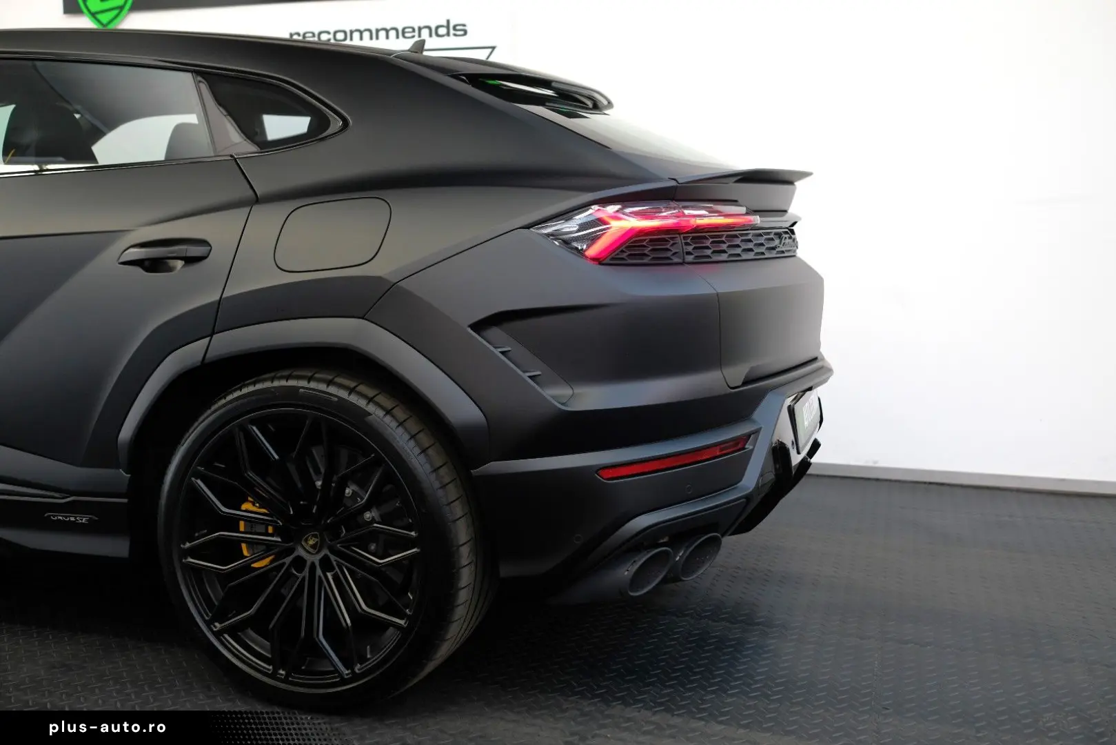 LAMBORGHINI Urus SE AD PERSONAM MATT B&O PANO STYLE 23`ZOLL
