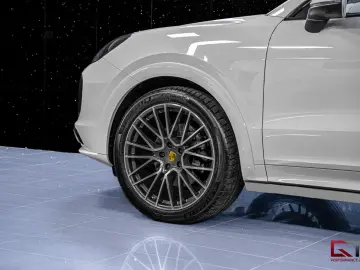 PORSCHE Cayenne E-Hyb Coupé PLATINUM SportDesign Crayon