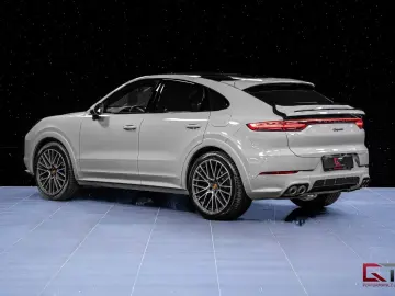 PORSCHE Cayenne E-Hyb Coupé PLATINUM SportDesign Crayon