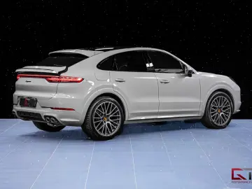 PORSCHE Cayenne E-Hyb Coupé PLATINUM SportDesign Crayon