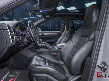 PORSCHE Cayenne E-Hyb Coupé PLATINUM SportDesign Crayon