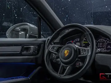 PORSCHE Cayenne E-Hyb Coupé PLATINUM SportDesign Crayon