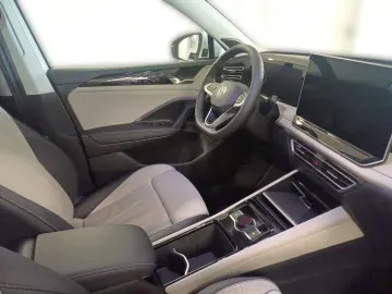 VW Tiguan Elegance  AHK PANO MATRIX LEDER 4x SHZ 36