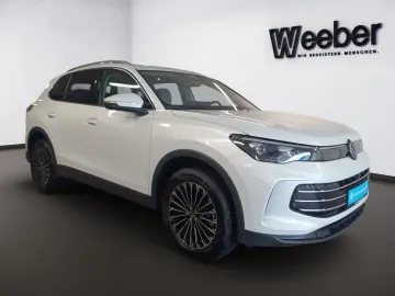 VW Tiguan Elegance  AHK PANO MATRIX LEDER 4x SHZ 36