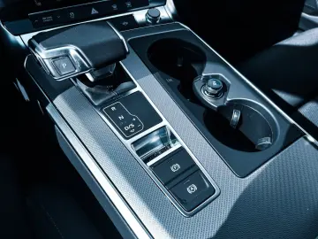AUDI A6 Avant 40 2.0 TDI S-tronic KAMERA SPORTSITZE